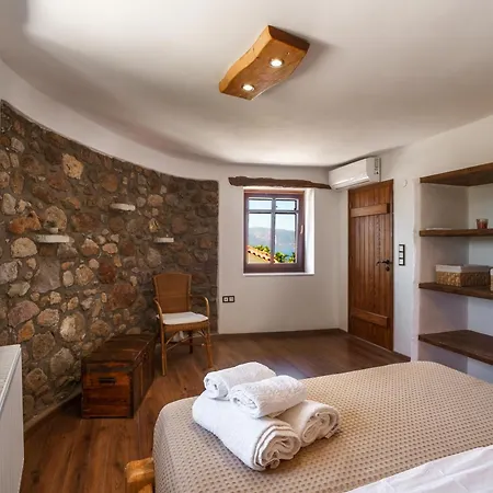 Horizon View Stone Retreat -methana בית נופש